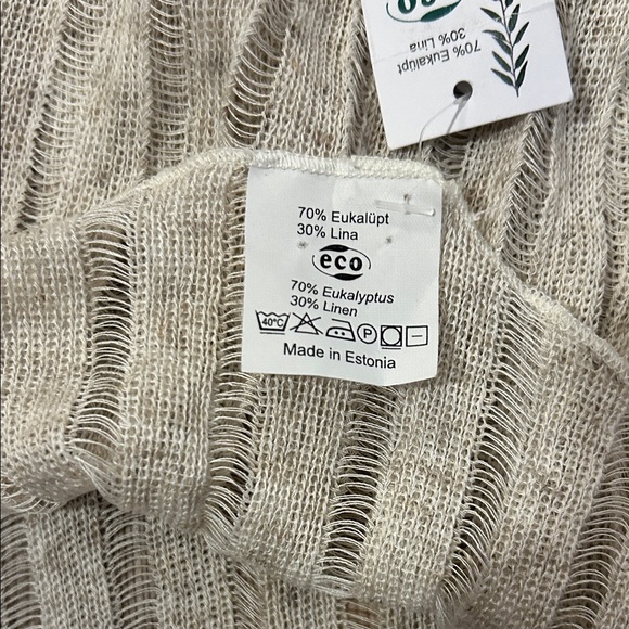 Chic Beige Ribbed Scarf - Picture 4 of 4